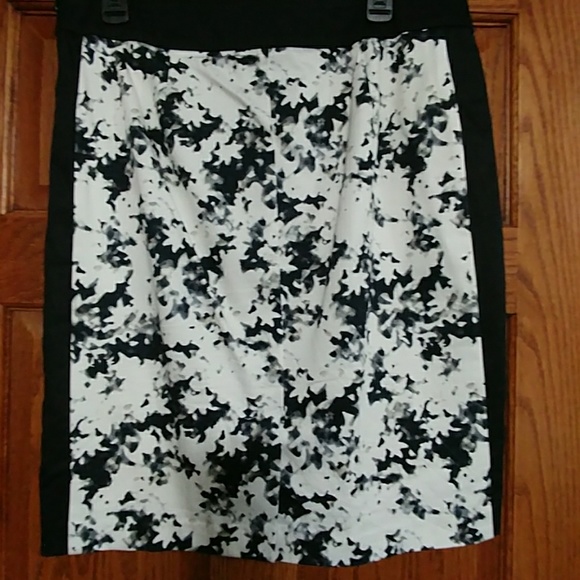 Apt. 9 Ladies Size 12 Skirt - Picture 2 of 5